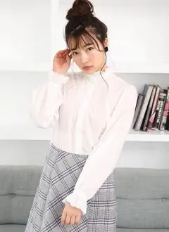 ナイスクラップ フリルタックブラウス