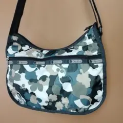 LeSportsac✰ショルダーバッグ　花柄