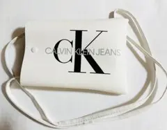 ♥ CALVIN KLEIN JEANSスマホショルダーバッグ ホワイト ♥