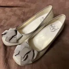 未使用　アンリーフ　リボンモチーフパンプスのサムネイル