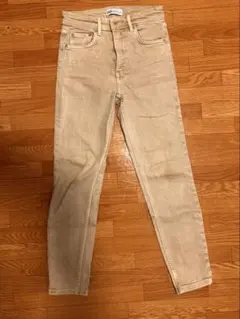 【ZARA】ストレートデニム　ジーンズ　 ホワイト アイボリー　秋冬