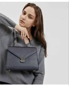 【CHARLES & KEITH 】テクスチャード ラップトップバッグ PC CHARLES & KEITH 】テクスチャード ラップトップバッグ PC 紺 - メルカリ