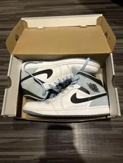 Nike Air Jordan 1 Mid ホワイト/ブルー/ブラック