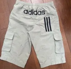 adidas ライトグレー カーゴハーフパンツ