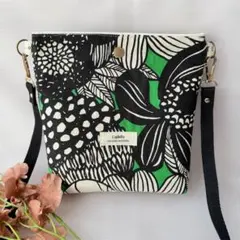 モダンフラワー　サコッシュ　バッグインバッグ　ショルダーバッグ　緑