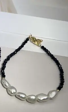 真珠と黒色ビーズのネックレス