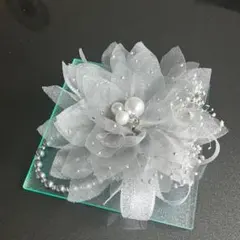 コサージュ❤︎卒業式❤︎シックで華やか❤︎シルバーグレー② パールチェーン付