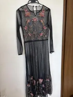 Zaraブラック花柄刺繍 ワンピース