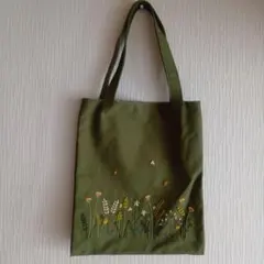 ハンドメイド　お花刺繍のトートバッグ　カーキ