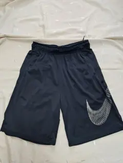 ナイキ　トレーニングパンツ　Sサイズ　黒色