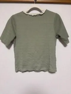 earth オリーブグリーン フリルネック 半袖Tシャツ ぴったりサイズ