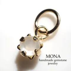 《1点限定/現品です》宝石質ホワイトムーンストーンのプチ枠留めネックレストップ