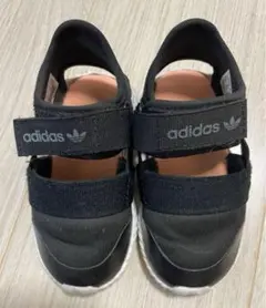 adidasベビーサンダル　12cm 黒　ブラック　シンプル
