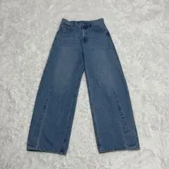 ナチュラルビューティーベーシック バレルラインデニムパンツ M 美品のサムネイル