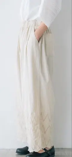 サマンサモスモス kazumiコラボ刺繍パンツ ベージュ