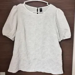 ホワイト 花柄刺繍 トップス