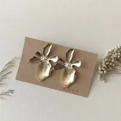 再販【no.57】ゴールドメタルフラワーのイヤリング　ウエディング　ハンドメイド