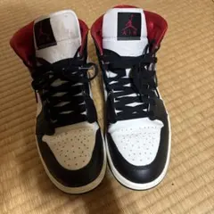Nike Air Jordan 1 Mid ホワイト/ブラック/レッド