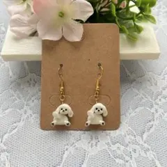 【マルチーズ】　犬　ハンドメイド　ピアス　樹脂粘土　ふりむき240