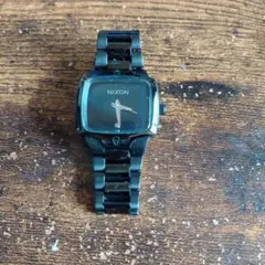 NIXON 腕時計 クォーツ ブラックのサムネイル
