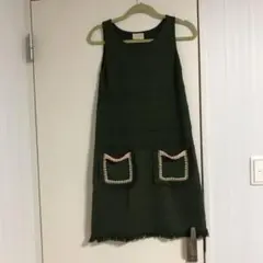 カーキのワンピースのサムネイル