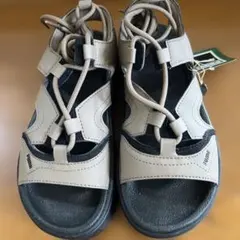 PUMA 厚底サンダル ベージュ×ブラックのサムネイル