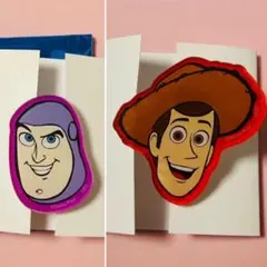 トイストーリー　アクリルバッジ　バズ　ウッディ