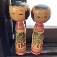 伝統的な木製こけし人形 ペア