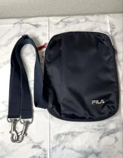 《FILA》（薄型/紅白ジッパー）ショルダーバッグのサムネイル