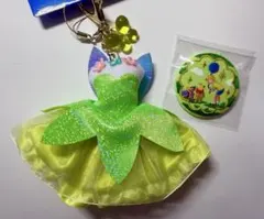 ⭐︎最終値下げ⭐︎ティンカーベルのグッズ2点セット(ドレス型チャーム、刺繍缶バッジ)
