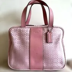 COACHシグネチャー柄ピンクハンドバッグ　トラベルバック　未使用に近い