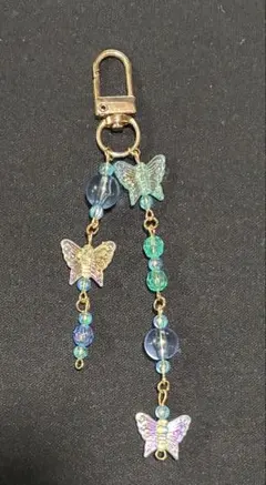 今だけ150円引き！ハンドメイド 蝶のチャーム ビーズ付き