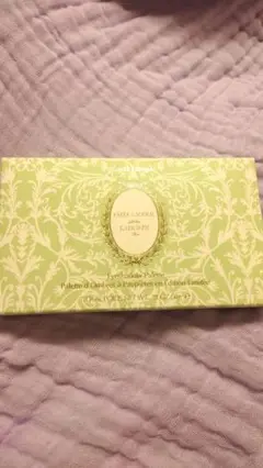 ESTEE LAUDER とLADURÉEのコラボアイシャドウ8色パレットです