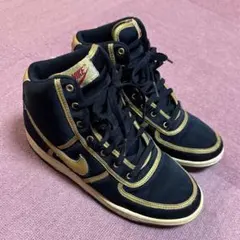 Nike ブラック/ゴールド ハイカットスニーカー