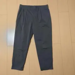ユニクロ ウルトラストレッチアクティブテーパードアンクルパンツ グレー