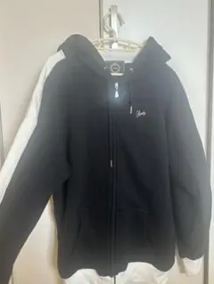 Rady フルジッパーパーカー 黒と白のサムネイル