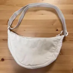 ユニクロ ラウンドミニショルダーバッグ　コーデュロイ　オフホワイト