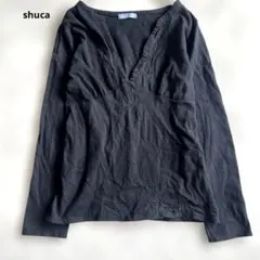 shuca 黒 Vネック 長袖 カットソー 花柄刺繍のサムネイル