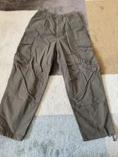 UNIQLO U ワイドフィットパラシュートカーゴパンツ　オリーブ