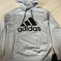 adidas アディダス パーカー グレー ロゴのサムネイル
