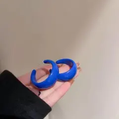 大人の差し色アクセ　カラーフープピアス 青 ブルー
