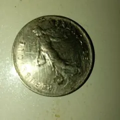 イタリアの1957年の希少な 100リラ 硬貨 - メルカリ