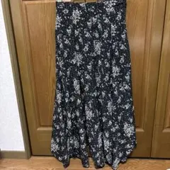 黒白花柄フレアロングスカート