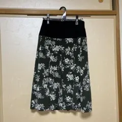 花柄フレアスカート 深い緑に花柄です。 ウエストはゴムです。