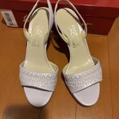 FERRAGAMO 編み込みサンダル