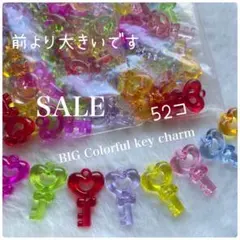 さらにSALE♪前よりBIG【52コ価格】アクリルチャームカラフル鍵 チャーム