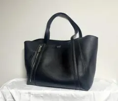 GUESS ゲス　トートバッグ　 ハンドバッグ　カバン　革　肩掛け