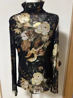 美品 Cawaii 花絵 シアーカットソー ブラック系のサムネイル
