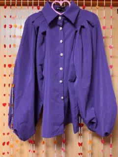 バルーンスリーブ 紫色シャツ
