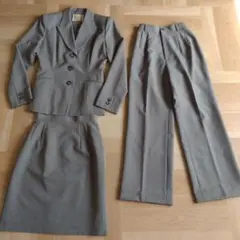 レディース　スーツ３点セット（上着、スカート、パンツ）